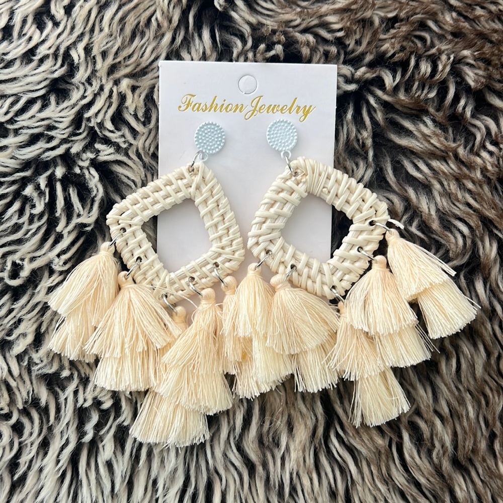 Wicker look and fringe Earrings with post back